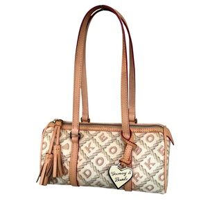 🆕 Vintage Dooney & Bourke Barrel Shoulder Bag Beige Vachetta Leather